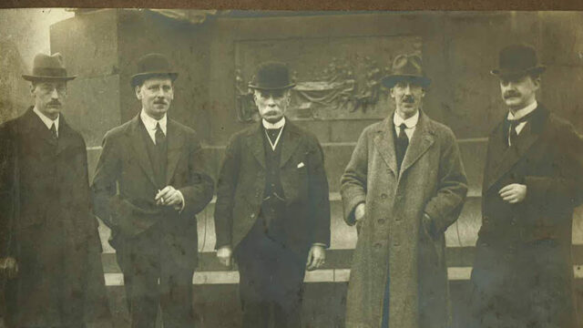 Historical image of CILT founder members